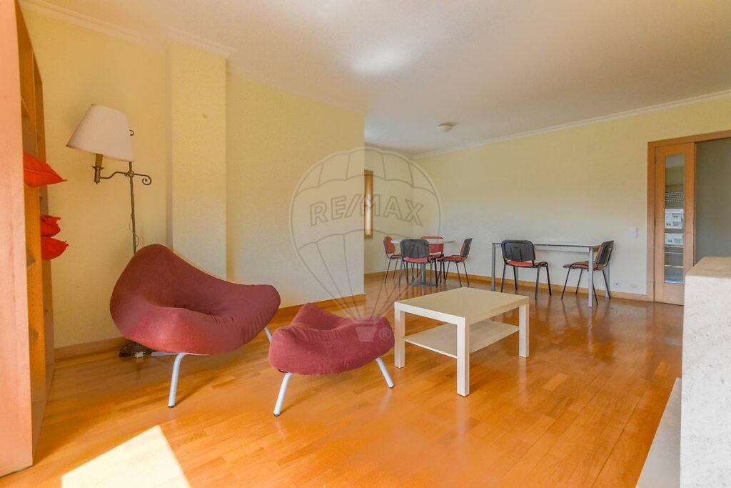 T2 Apartamento para arrendamento em Cedofeita, Santo Ildefonso, Sé, Miragaia, São Nicolau e Vitória — imagem 2 de 20