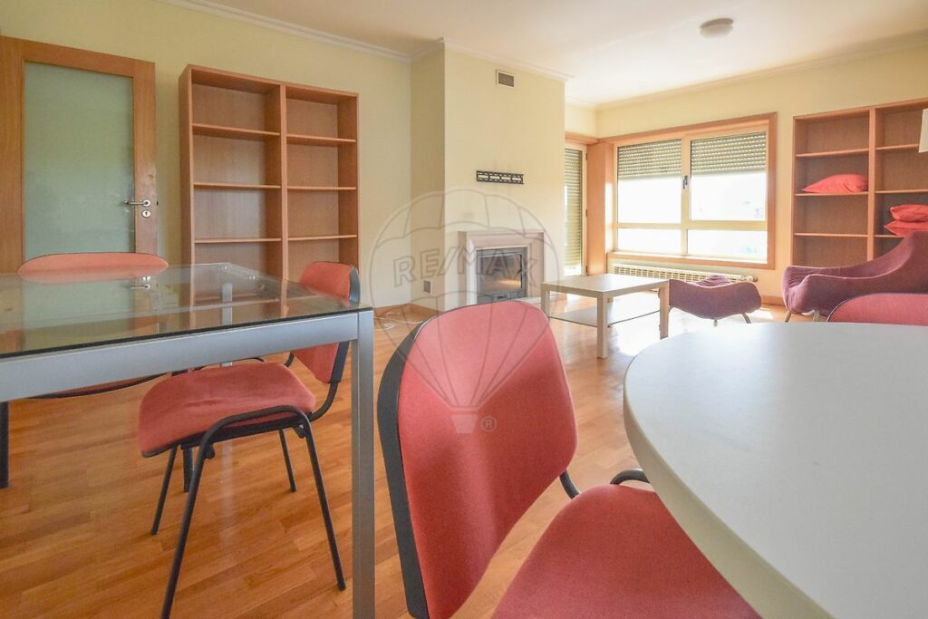 T2 Apartamento para arrendamento em Cedofeita, Santo Ildefonso, Sé, Miragaia, São Nicolau e Vitória — imagem 3 de 20