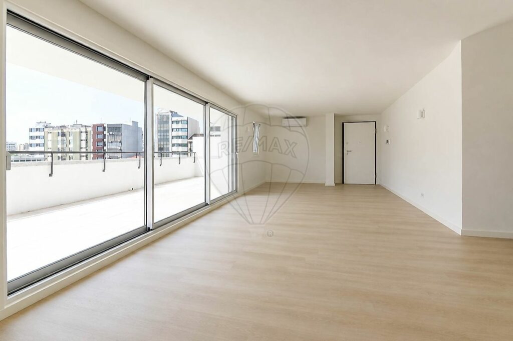 T2 Apartamento para arrendamento em Lordelo do Ouro e Massarelos — imagem 3 de 15