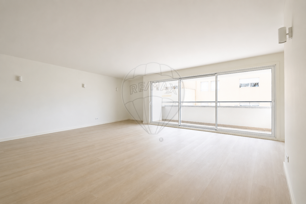 T3 Apartamento para arrendamento em Lordelo do Ouro e Massarelos — imagem 3 de 17