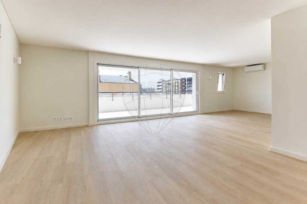 T2 Apartamento para arrendamento em Lordelo do Ouro e Massarelos — imagem 4 de 15