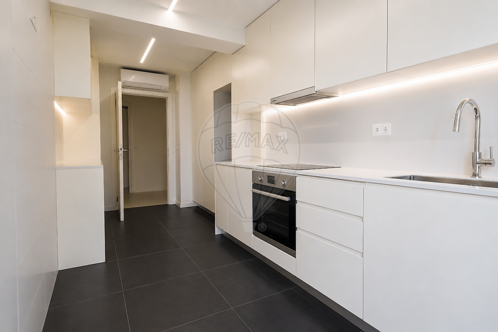 T3 Apartamento para arrendamento em Lordelo do Ouro e Massarelos — imagem 4 de 17