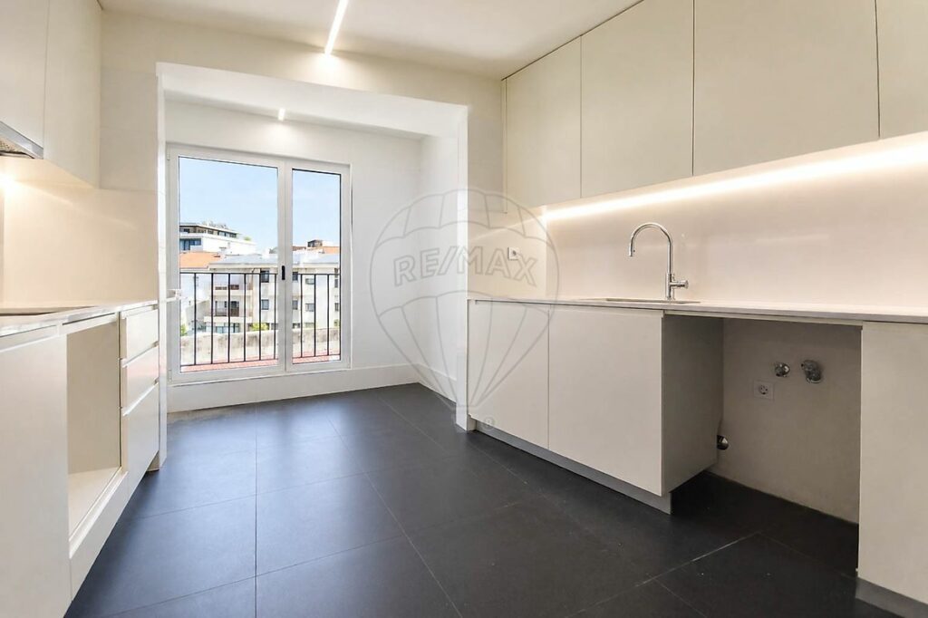 T2 Apartamento para arrendamento em Lordelo do Ouro e Massarelos — imagem 5 de 15